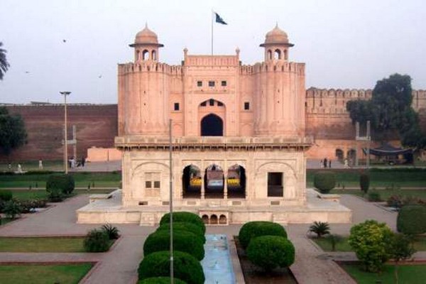 5 Famous Places To Visit In Lahore - Lahore Fort