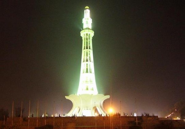 5 Famous Places To Visit In Lahore - Minar-e-Pakistan