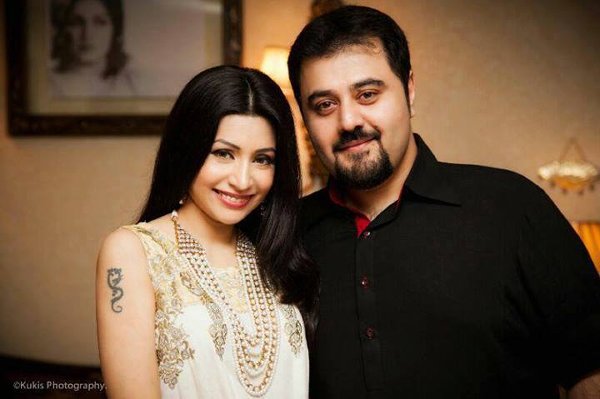 Top 10 Pakistani Actors With Their Wives