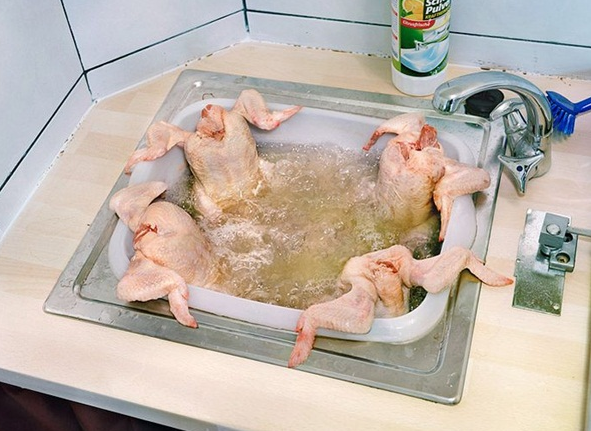 20 Most Funny Photos Ever Seen On Internet - Bathing With Family Before Steam