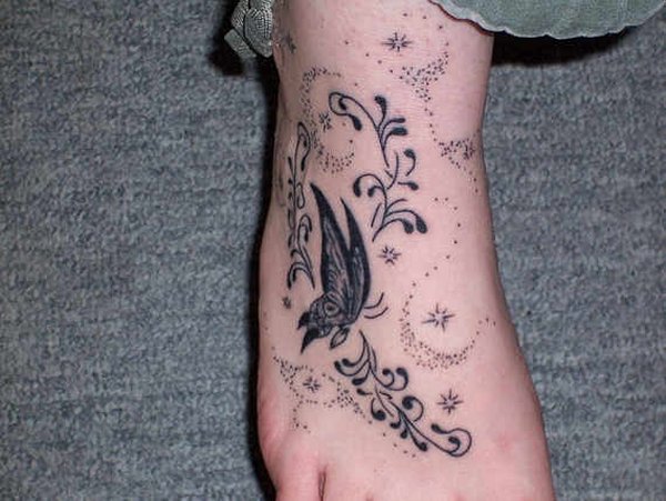 20 Simple Mehndi Designs For Feet-Small Dotted Floral Design