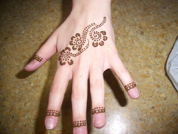 20 Simple Mehndi Designs For Hands-Simple Pattern for Daily Routine