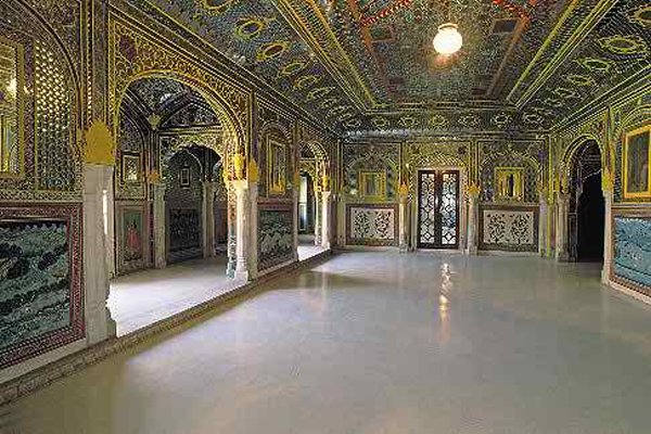 Top 10 Places To Visit In Lahore-Sheesh Mahal