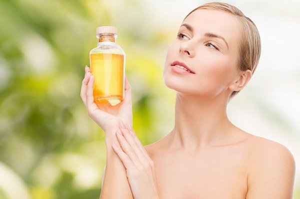 13 Amazing Benefits Of Castor Oil-Castor Oil Can Heal Up Your Inflamed Skin