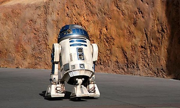 10 Famous Robots Ever Seen In Movies-R2-D2, Star Wars