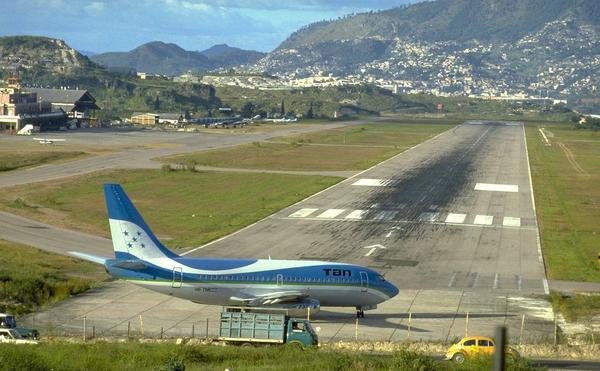 Top 10 Most Dangerous Airports In The World-Toncontín International Airport, Honduras